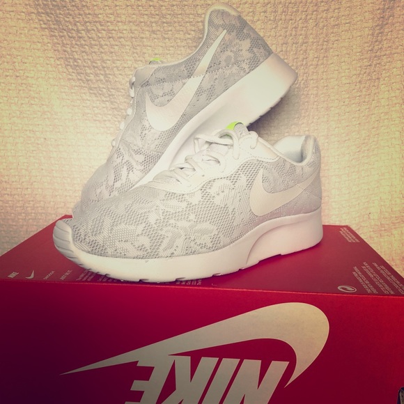 nike tanjun eng